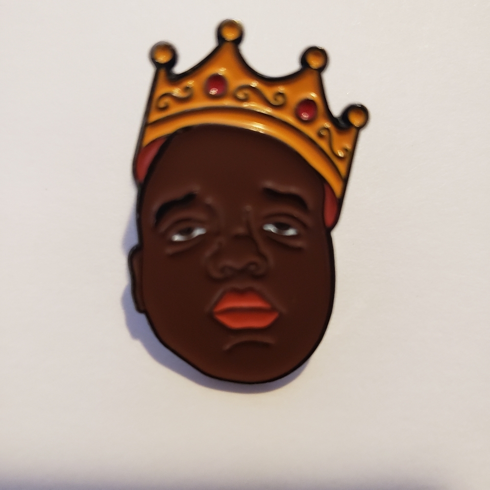 BIGGIE SMALLS LAPEL PIN.